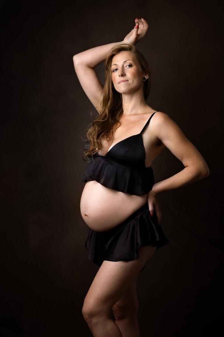 jolie dentelle enceinte de 7 mois