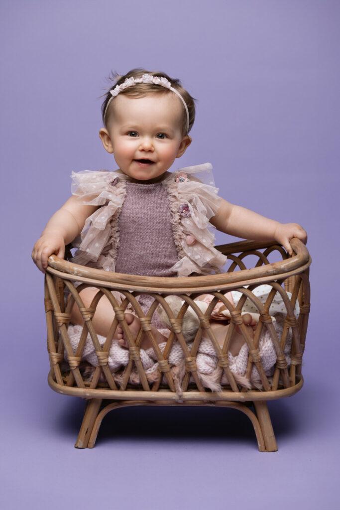 fond violet body assortie créateur pour photo bébé coloré