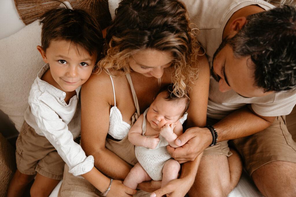 la famille s'agrandit un grand frere comblé